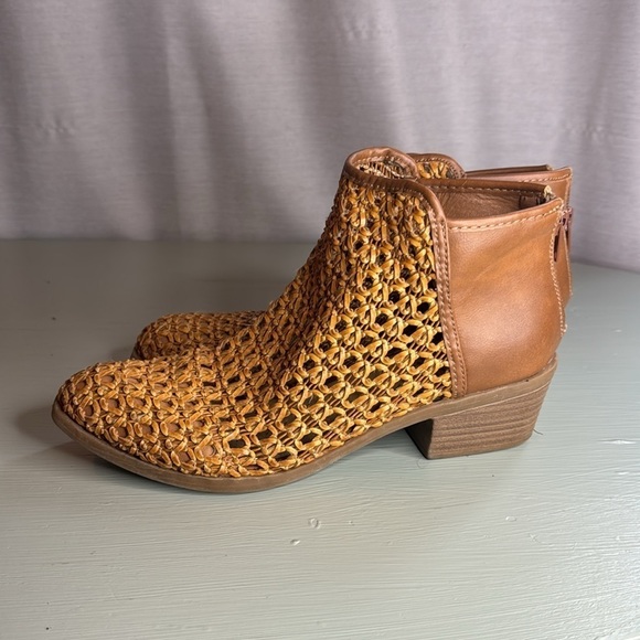 DOLCE VITA WOVEN RATTAN BOOTS (8) - Picture 2 of 7